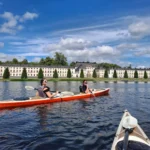 Paseo en kayak por el palacio de Karlberg en un día soleado
