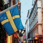 Visite à pied de la vieille ville de Stockholm, avec un drapeau suédois à l'avant