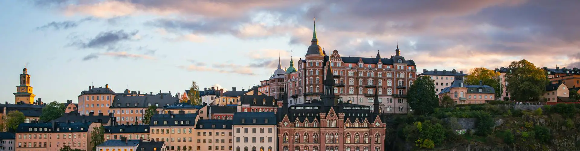 Guided outdoor day trips from Stockholm with city skyline